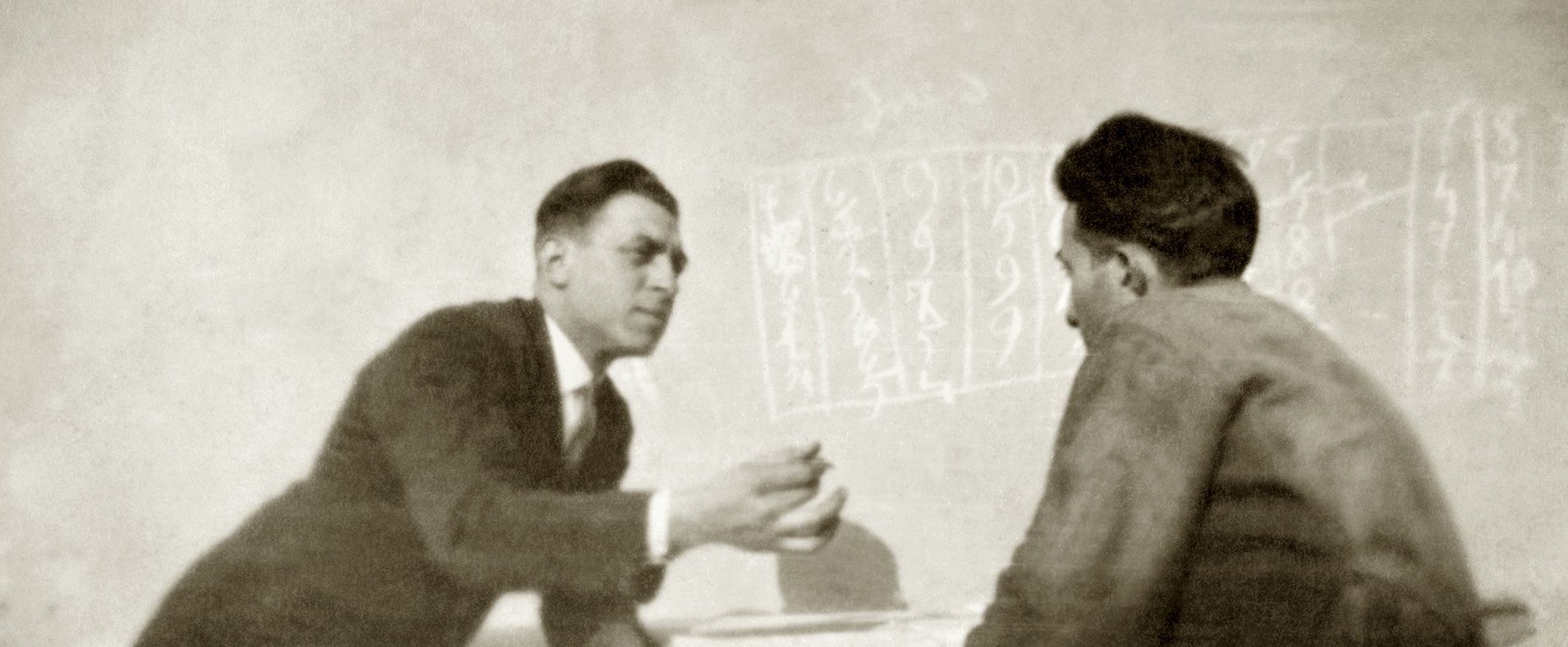 1930-Fratelli Cassani al tavolo di progettazione3.jpg
