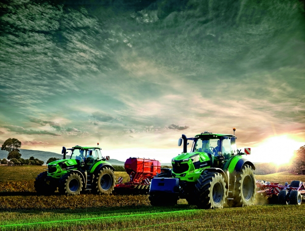 IL NUOVO 8280 TTV. The #AlwaysOnTractor