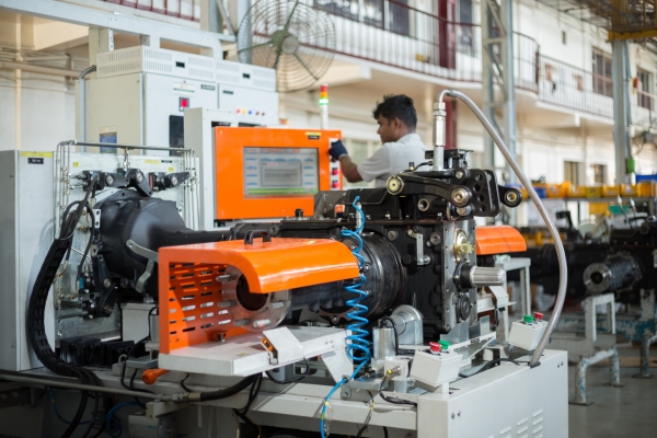 SDF rinnova lo stabilimento di trattori in India.